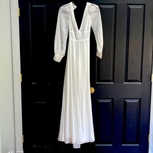Maxi white dress with open back